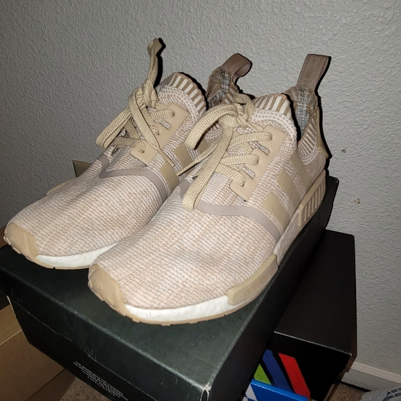NMD_R1 PK Linen Khaki - Picture 2 of 4